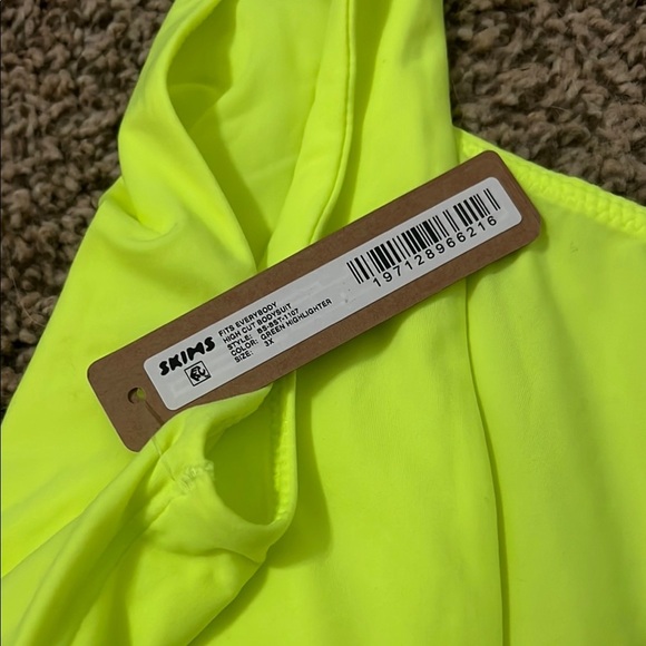 SKIMS Fits Everybody High Cut Bodysuit - Picture 3 of 3